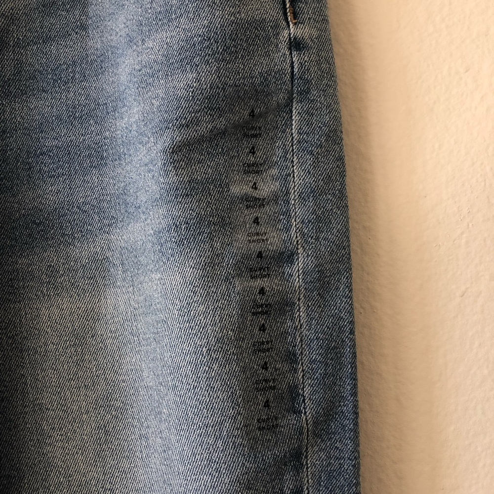 NWT American Eagle Outfitters Curvy Mom Jeans 4 SHORT Light Wash Denim Stretch - Picture 4 of 8